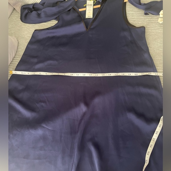 BCBGeneration‎ Vivid-blue  Tie V-Neck dress 100% Polyester in size M - Picture 17 of 17